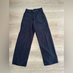 MOTHER Quartet Breaker Flood Charcoal Denim Jeans in Faded Black